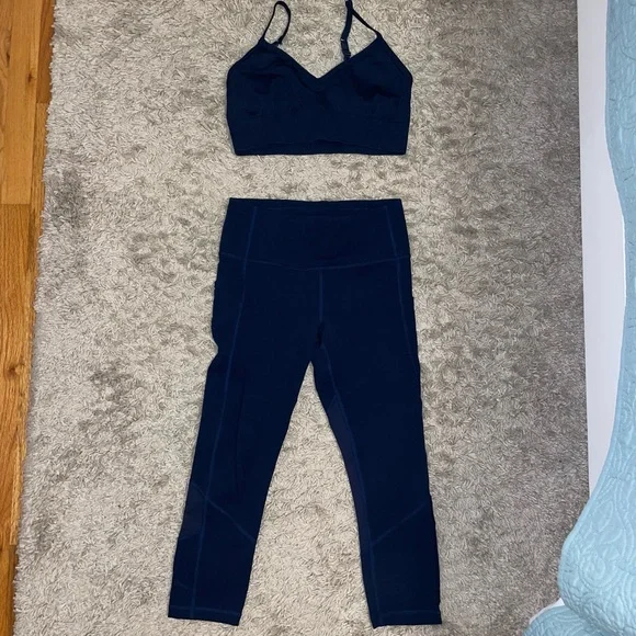 Lululemon base pace crop size 6 navy - Picture 3 of 3